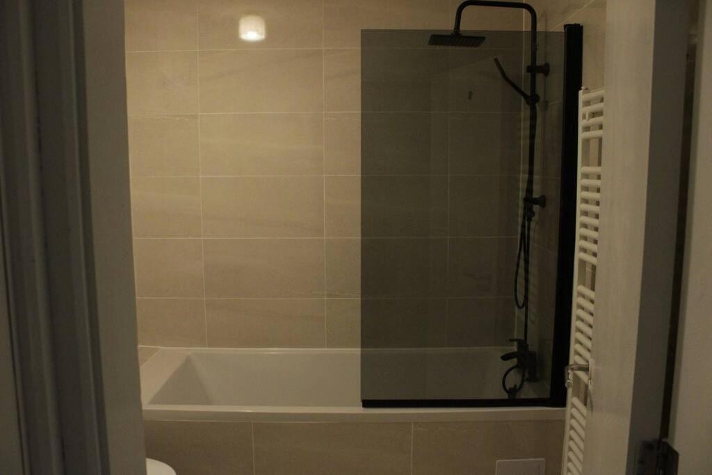 2 Bedroom Central London Apartment Modern And Stylish Екстериор снимка